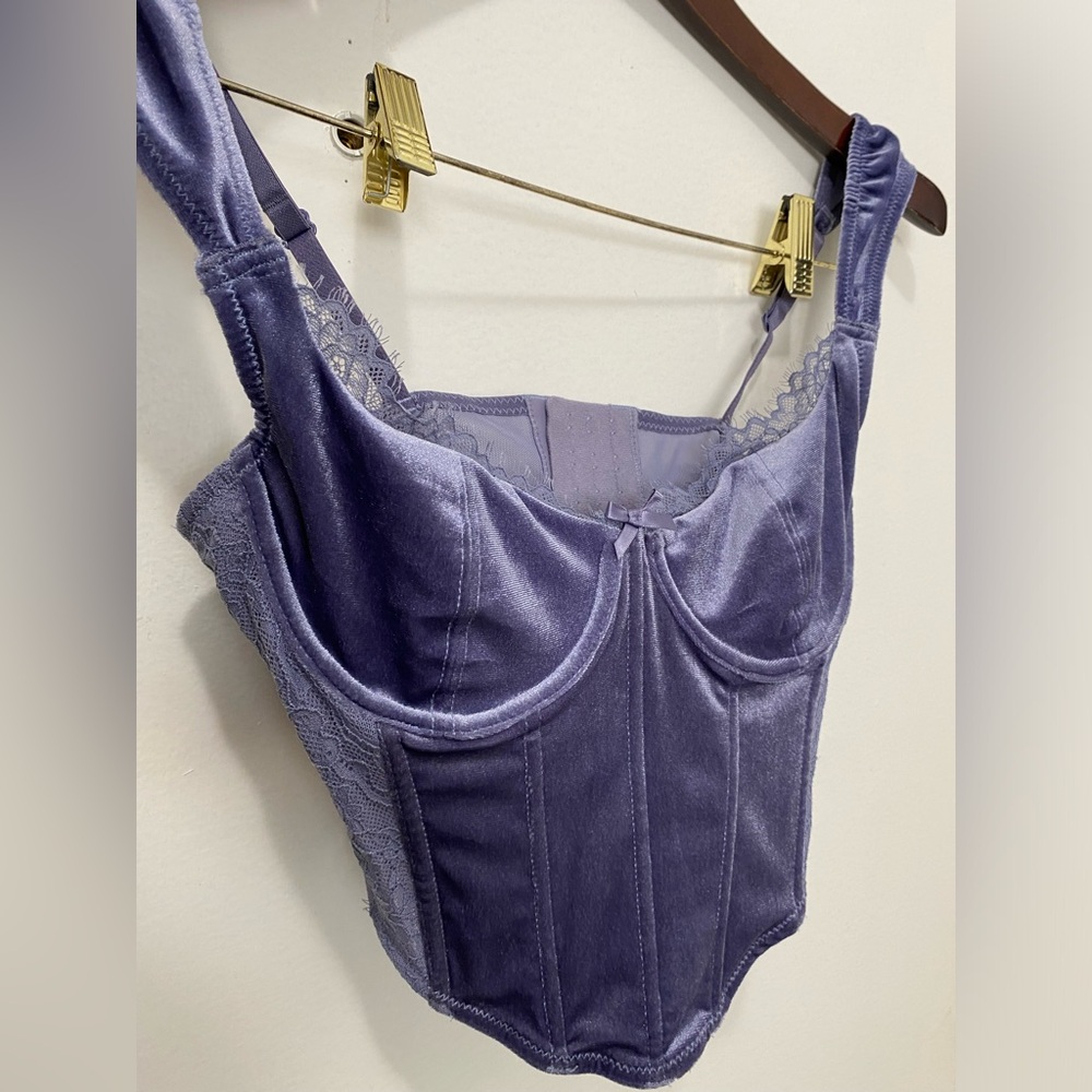 ✨3 for 30✨ Lace Velvet Corset Top
